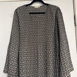 Max Studio Black and White Geometric Blouse